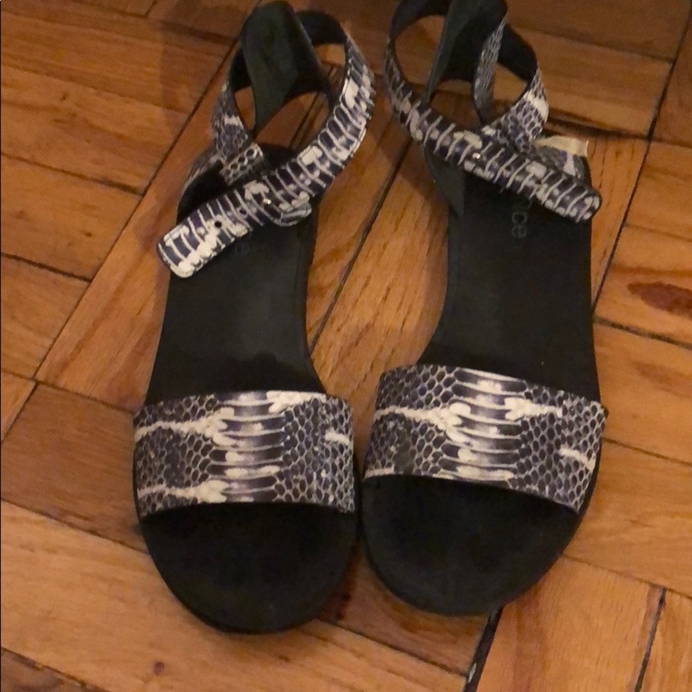 Vince sandals